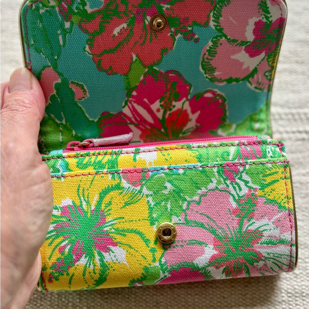 Lilly Pulitzer Colorful Floral Wallet/Wristlet - Picture 2 of 4